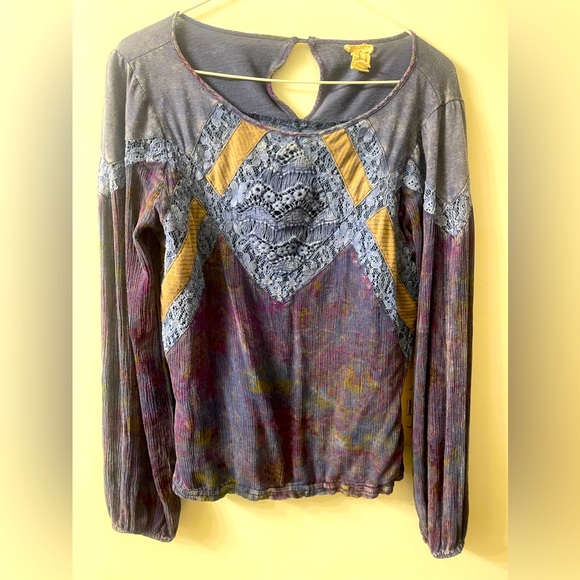 Gimmicks Top - Picture 5 of 7